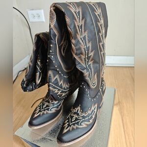 Embroidered Black Western Boots